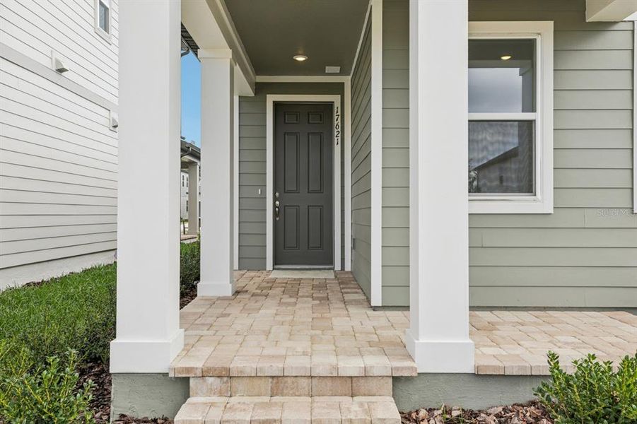 Exterior details and patio area of a home in , Winter Garden (Image 25).