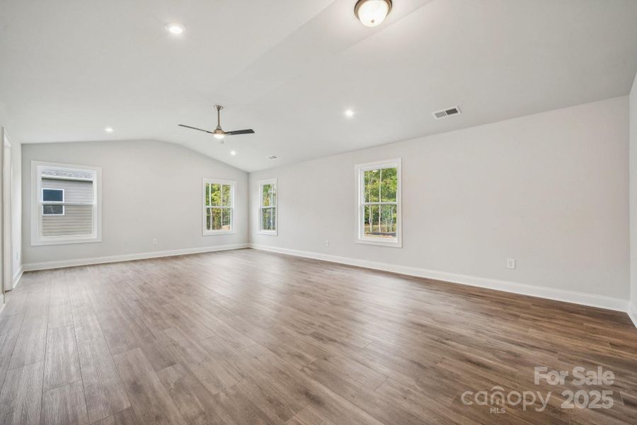 Spacious, unfurnished interior of a new home in Glenhurst, Matthews (Image 24).