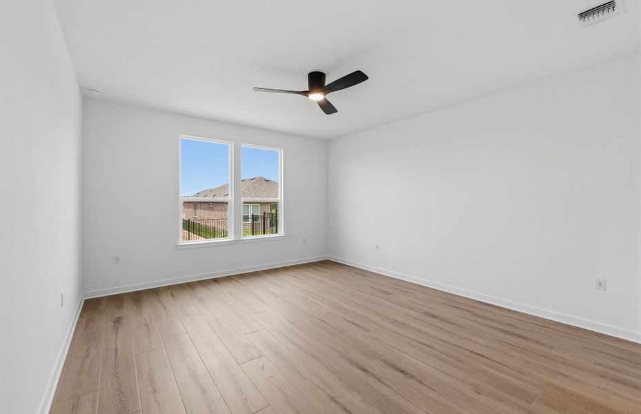 Spacious, unfurnished interior of a new home in Sun City Texas, Georgetown (Image 42).