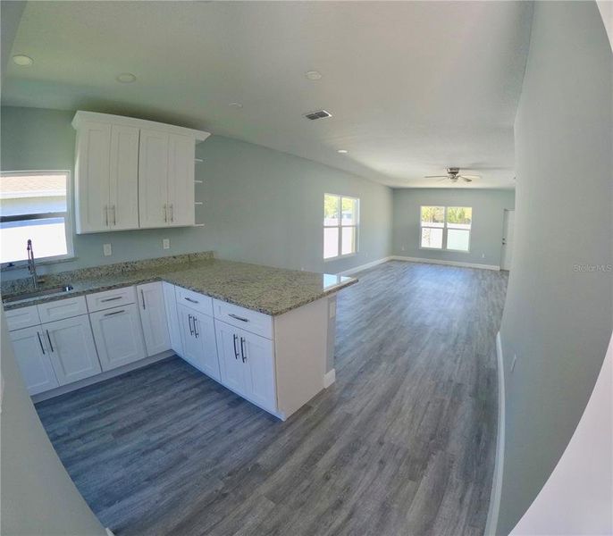 Spacious, unfurnished interior of a new home in , Tampa (Image 12).
