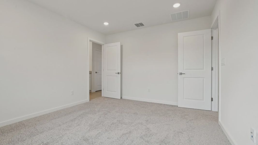 Primary suite with en suite Bath of the Coronado - End at Cyrene at Harmony located in St Cloud FL by DRB Homes