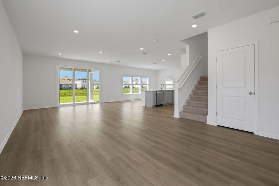 Spacious, unfurnished interior of a new home in Hyland Trail, Green Cove Springs (Image 32).