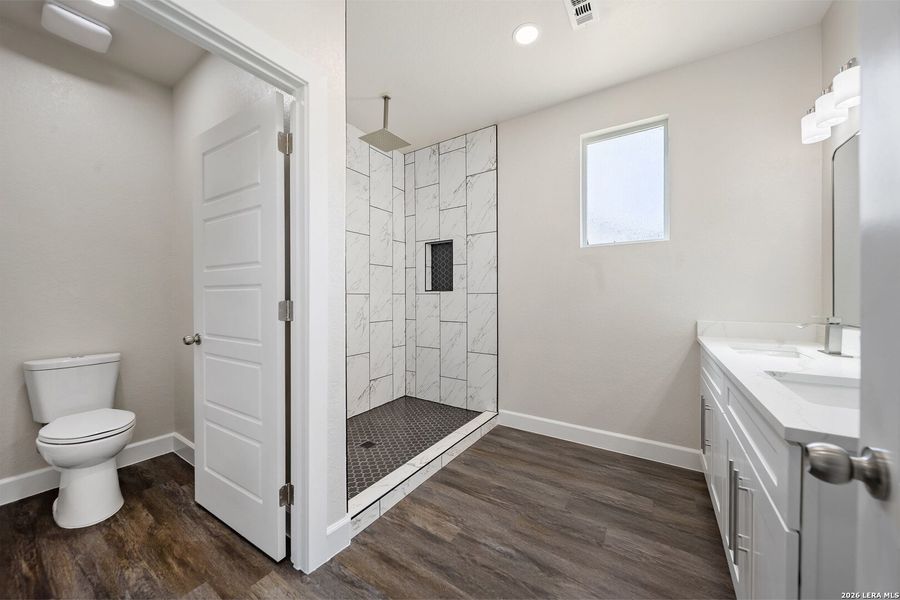 Furnished interior view inside a new home in , Atascosa (Image 10).