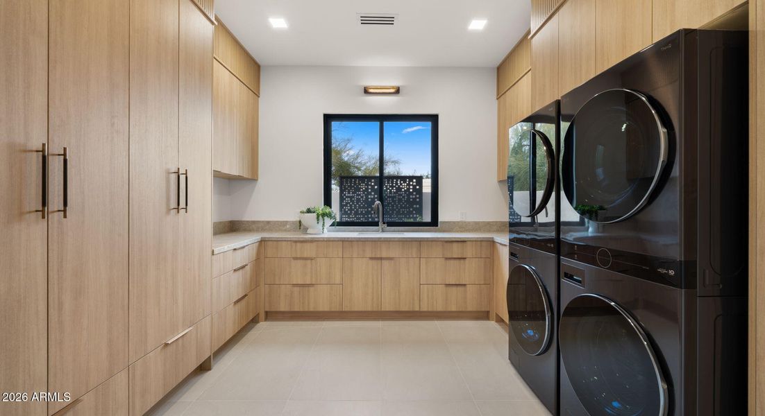 70-web-or-mls-Laundry Room2