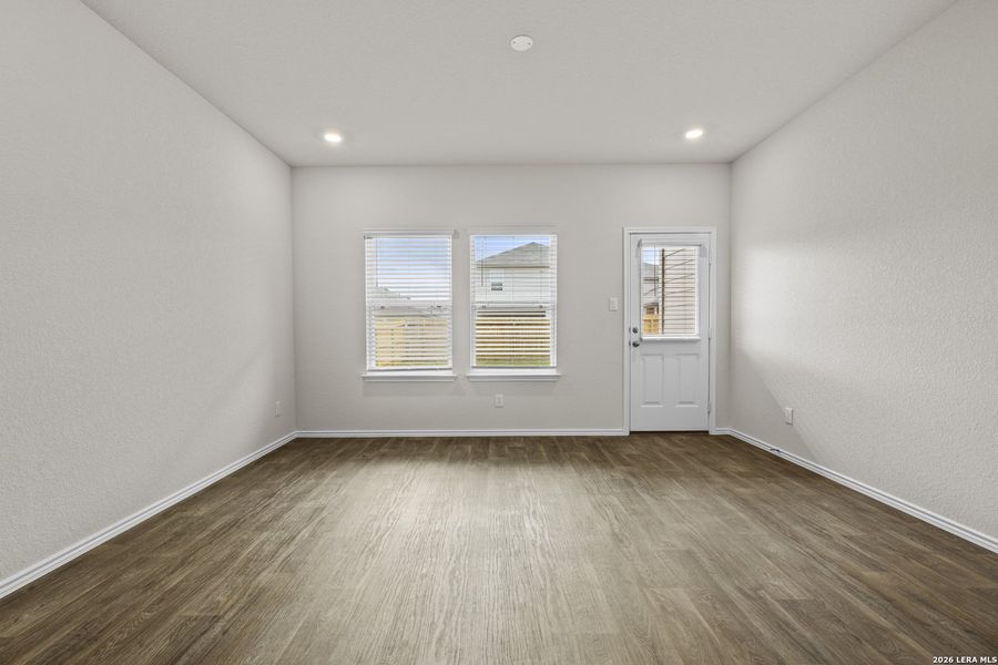 Spacious, unfurnished interior of a new home in Winding Creek, New Braunfels (Image 18).