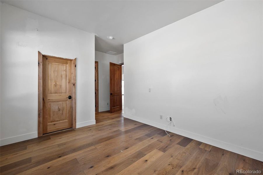 Spacious, unfurnished interior of a new home in , Sedalia (Image 29).