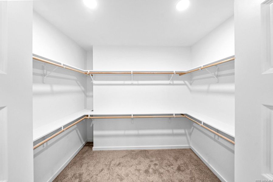 Spacious, unfurnished interior of a new home in , San Antonio (Image 34).