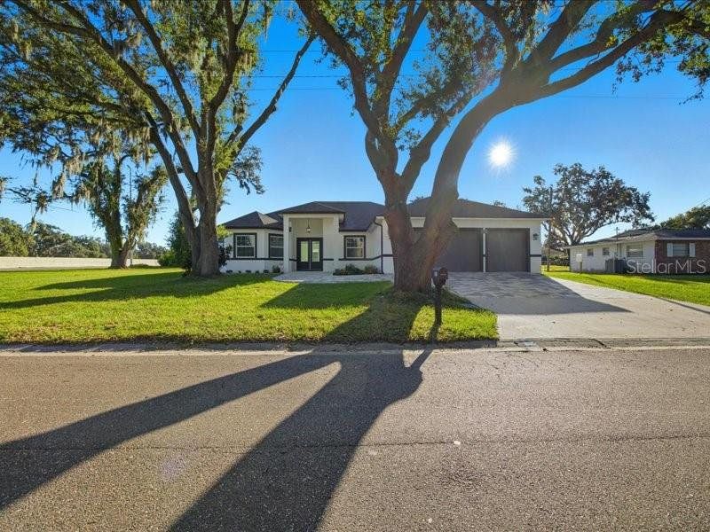 Exterior details and patio area of a home in , Plant City (Image 18). Exterior details and patio area of a home in , Plant City (Image 18).