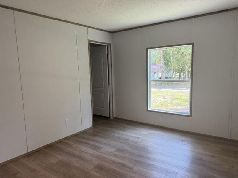 Spacious, unfurnished interior of a new home in , Summerton (Image 20).