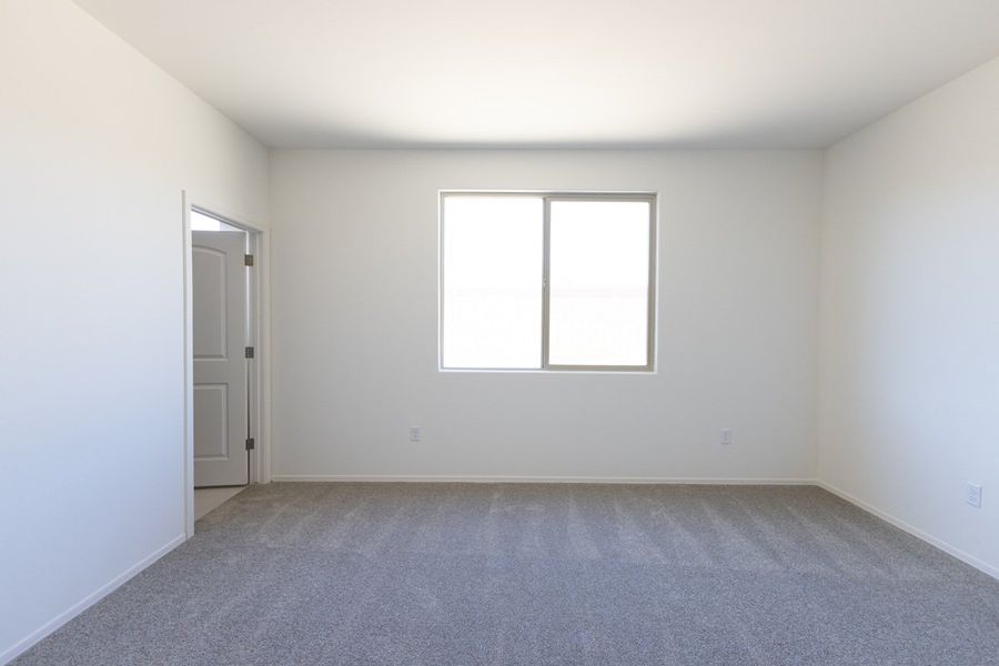Spacious, unfurnished interior of a new home in Entrada Del Toro at Rancho Sahuarita, Sahuarita (Image 6).