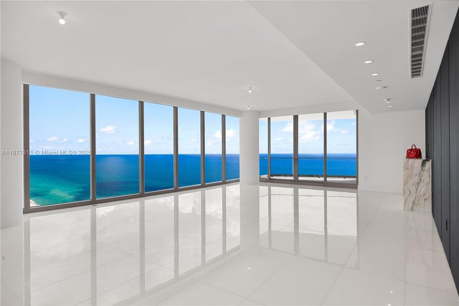 Spacious, unfurnished interior of a new home in , Sunny Isles Beach (Image 21).