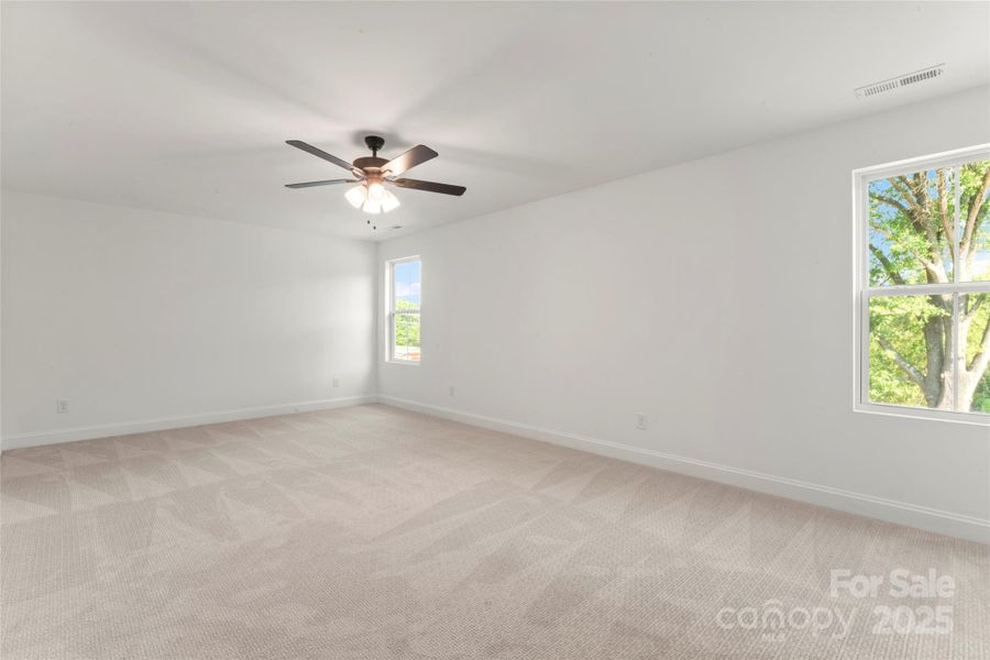 Spacious, unfurnished interior of a new home in , Harrisburg (Image 29).