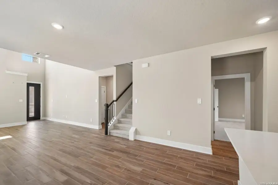 Spacious, unfurnished interior of a new home in Comanche Ridge, San Antonio (Image 28).