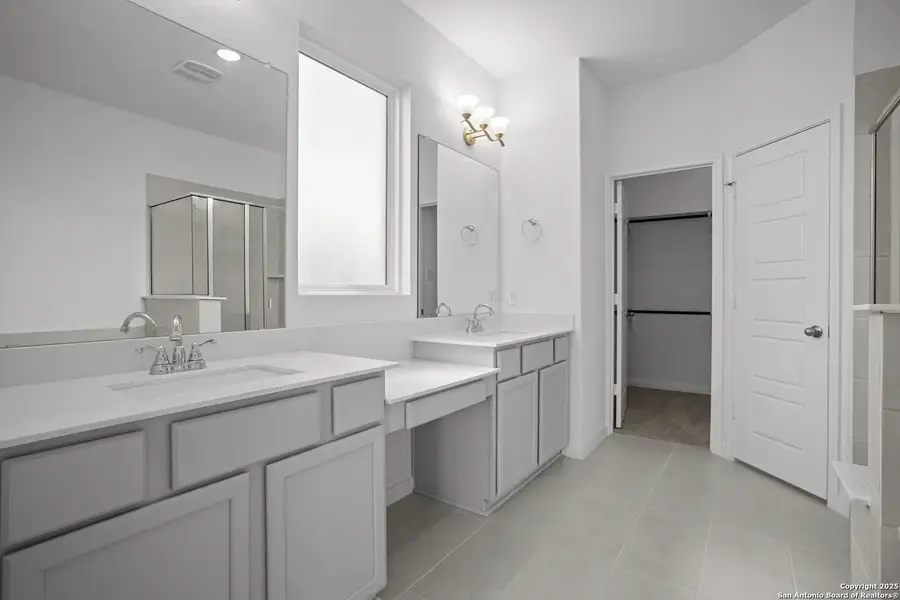 Furnished interior view inside a new home in Davis Ranch, San Antonio (Image 6). Furnished interior view inside a new home in Davis Ranch, San Antonio (Image 6).