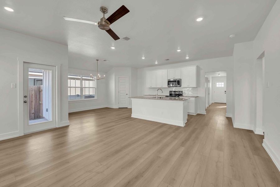 Spacious, unfurnished interior of a new home in Mesa Ridge, Temple (Image 4). Spacious, unfurnished interior of a new home in Mesa Ridge, Temple (Image 4).