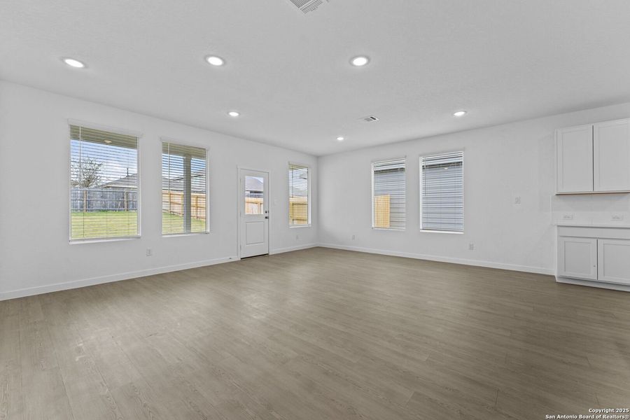 Spacious, unfurnished interior of a new home in Guadalupe Heights, Seguin (Image 18).