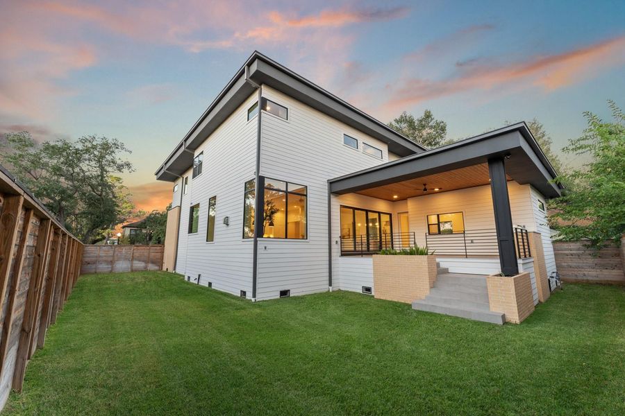 Oversized yard -- room for a pool and yard space for kids, dogs, family, etc!