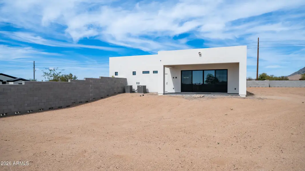 31383 Daylight Exterior Photos-13