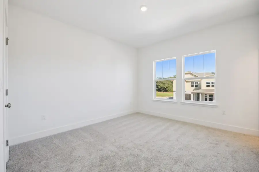 Spacious, unfurnished interior of a new home in Northlake at Ovation, Winter Garden (Image 33).