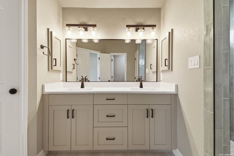 Furnished interior view inside a new home in , Uvalde (Image 10).