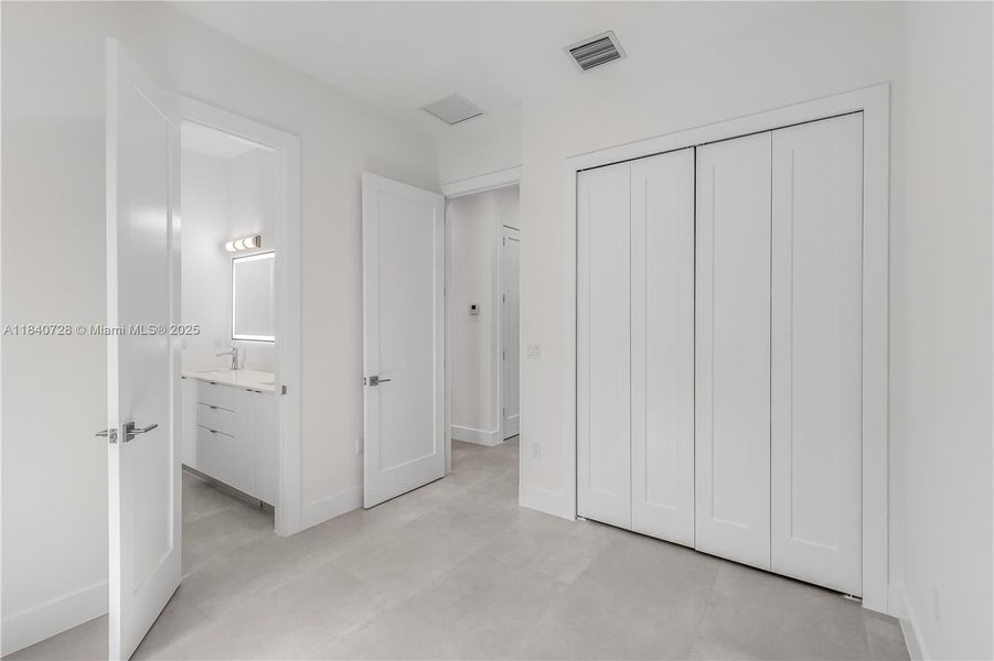 Spacious, unfurnished interior of a new home in , Biscayne Park (Image 21).