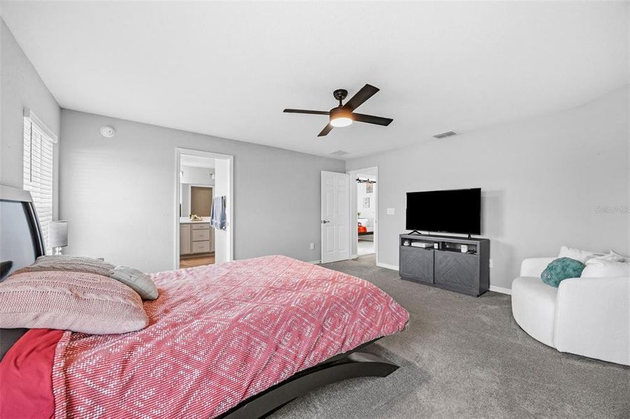 Furnished interior view inside a new home in Astonia, Davenport (Image 30). Furnished interior view inside a new home in Astonia, Davenport (Image 30).
