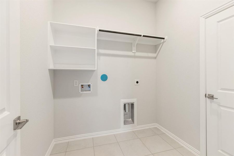 Spacious, unfurnished interior of a new home in Brookewater, Rosenberg (Image 32).