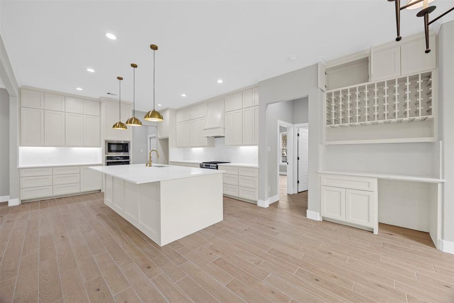 Note the wine rack in the dining area Note the wine rack in the dining area