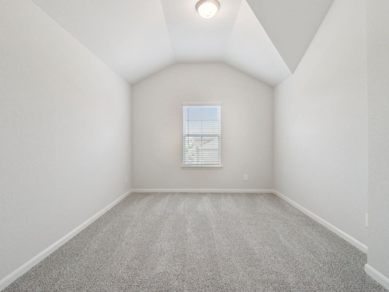 Spacious, unfurnished interior of a new home in Arcadia Ridge - Classic Series, San Antonio (Image 22).