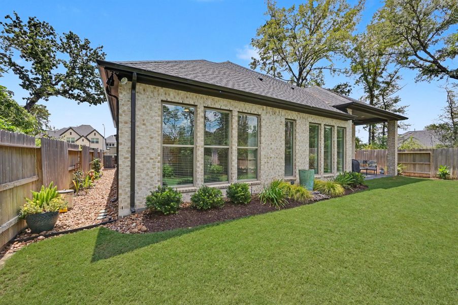 This side of the home has rocks for easy maintenance. There are full gutters and a flood light! This side of the home has rocks for easy maintenance. There are full gutters and a flood light!