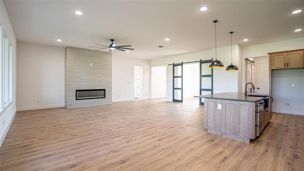 Spacious, unfurnished interior of a new home in , Burleson (Image 33). Spacious, unfurnished interior of a new home in , Burleson (Image 33).