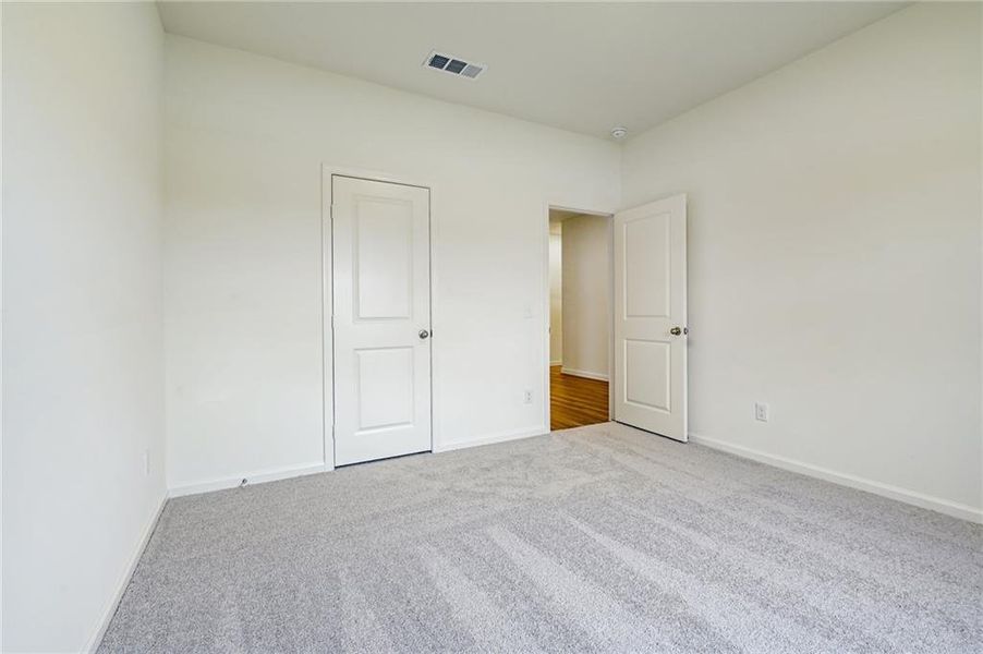 Spacious, unfurnished interior of a new home in Crescent Pointe, Carrollton (Image 18).