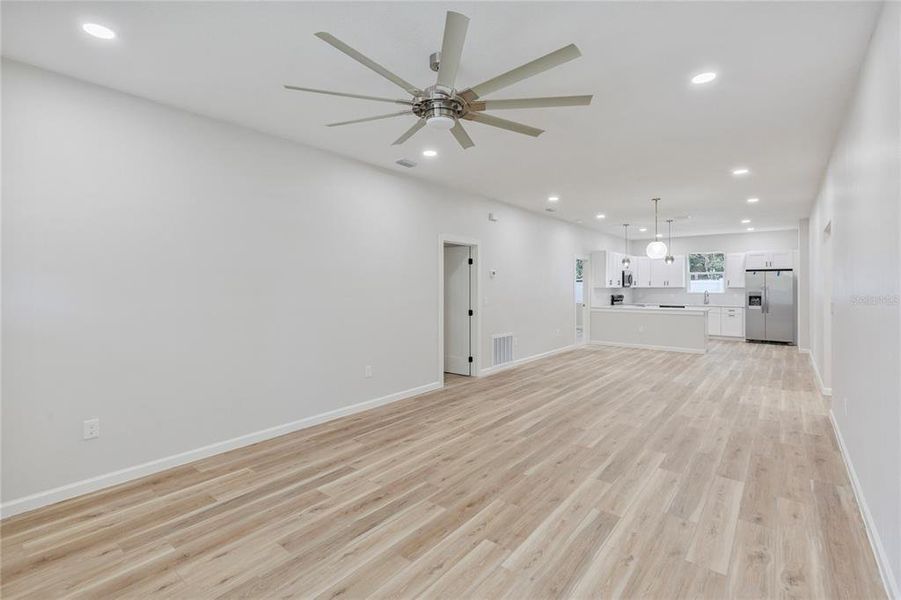 Spacious, unfurnished interior of a new home in , Tampa (Image 9).