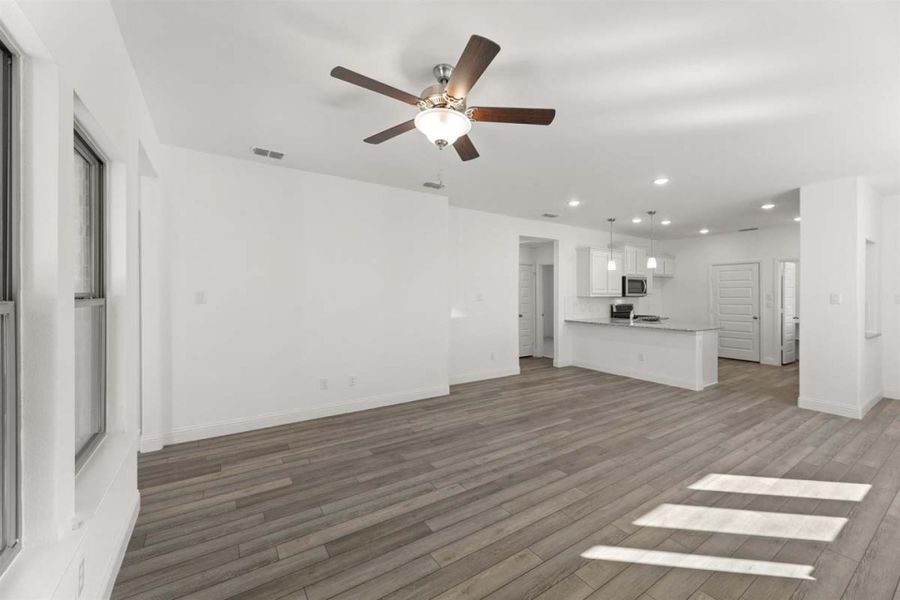 Representative unfurnished interior of a home built from the Melrose by Pacesetter Homes in Elevon, Lavon (Image 15).