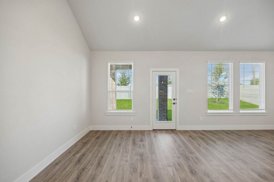 Spacious, unfurnished interior of a new home in Painted Tree Woodland West, McKinney (Image 15).