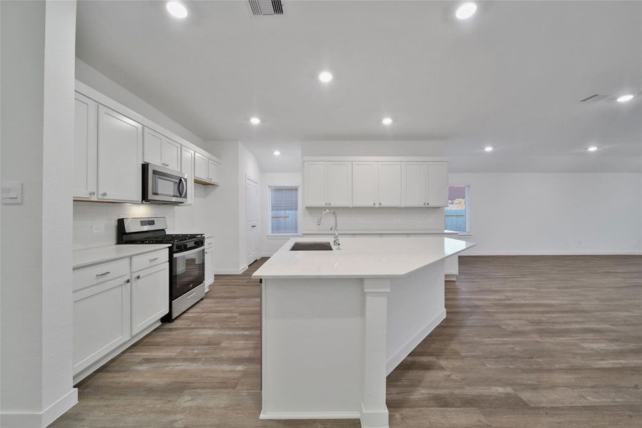 Furnished interior view inside a new home in Silverthorne, Conroe (Image 18).