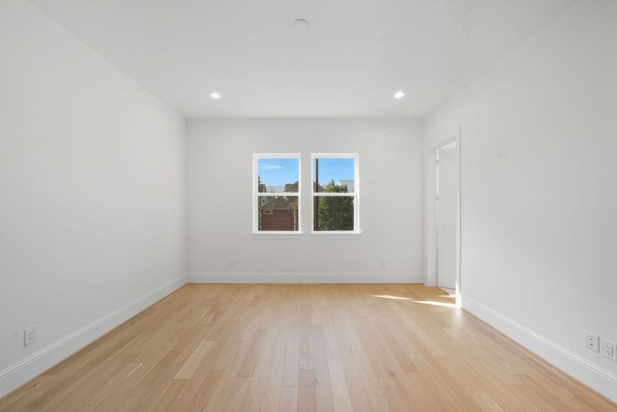Spacious, unfurnished interior of a new home in , Houston (Image 18).