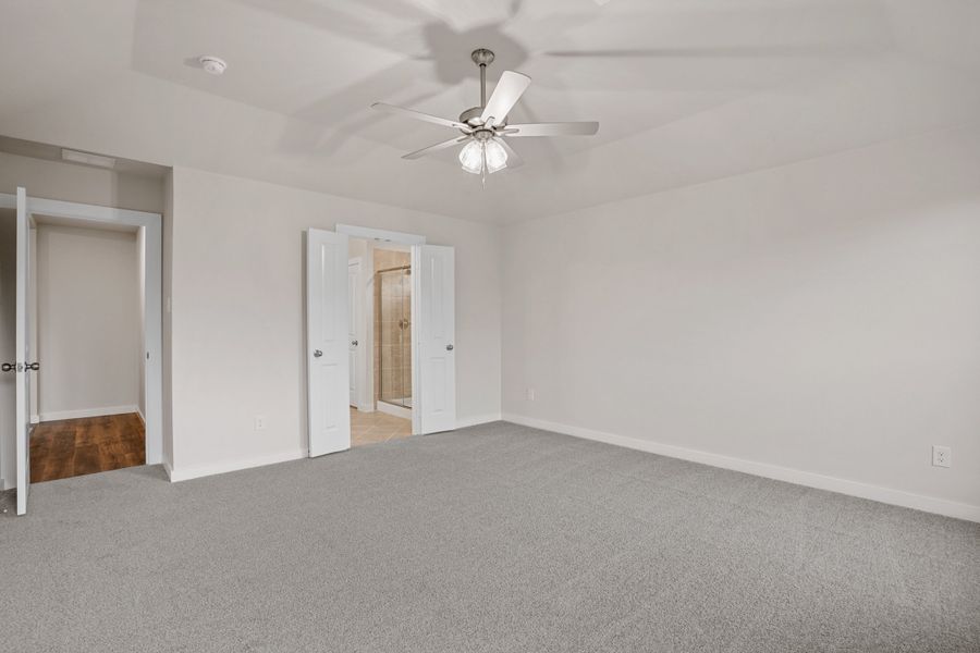 Representative unfurnished interior of a home built from the Waterford III by Cheldan Homes in Stoneview, Glen Rose (Image 37).