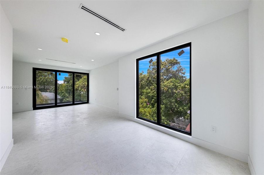 Spacious, unfurnished interior of a new home in , Miami (Image 21).