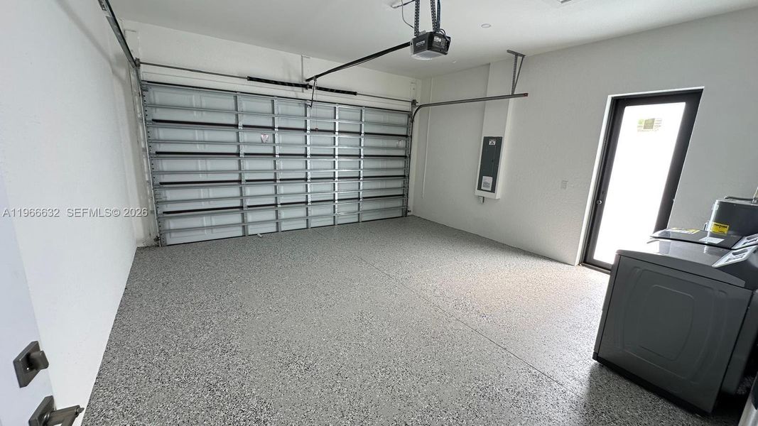 Spacious, unfurnished interior of a new home in , Lehigh Acres (Image 22).