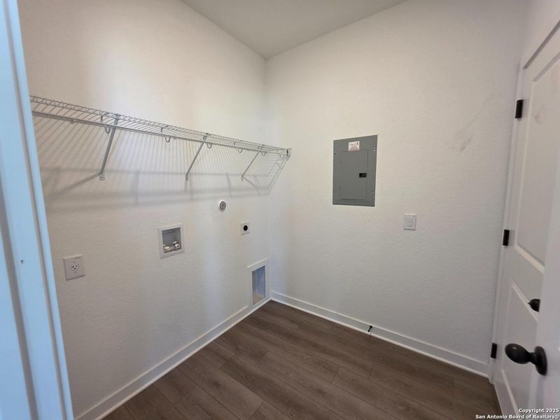 Spacious, unfurnished interior of a new home in , Schertz (Image 30).