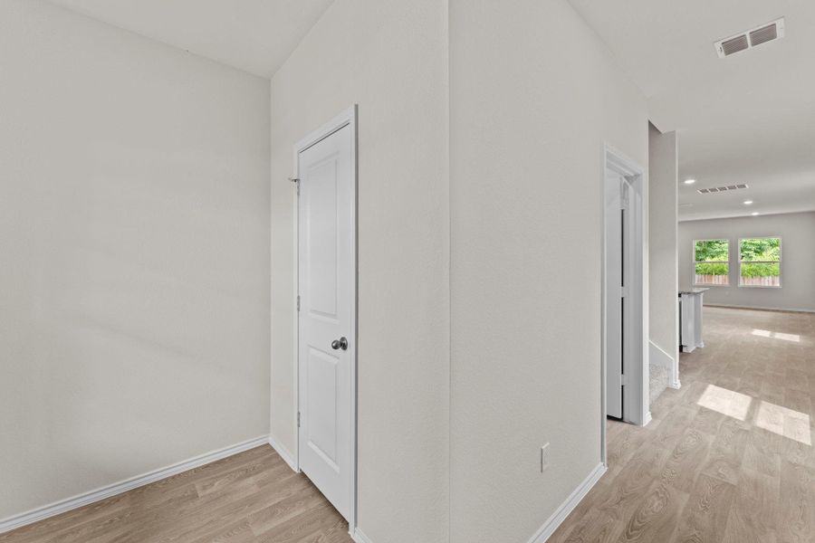 Spacious, unfurnished interior of a new home in Bollinger, Maxwell (Image 13).