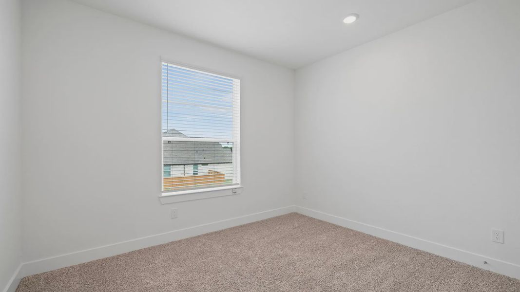 Spacious, unfurnished interior of a new home in Lakes of Cane Island, Katy (Image 25).