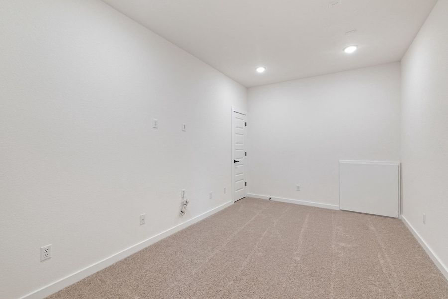 Spacious, unfurnished interior of a new home in Heritage, Dripping Springs (Image 47).