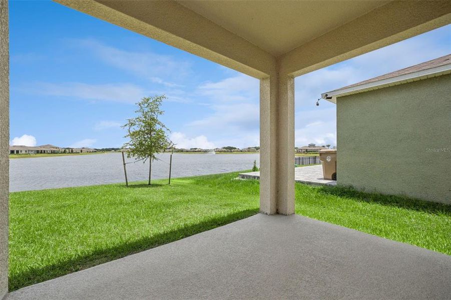 Exterior details and patio area of a home in Buena Lago, St. Cloud (Image 23).