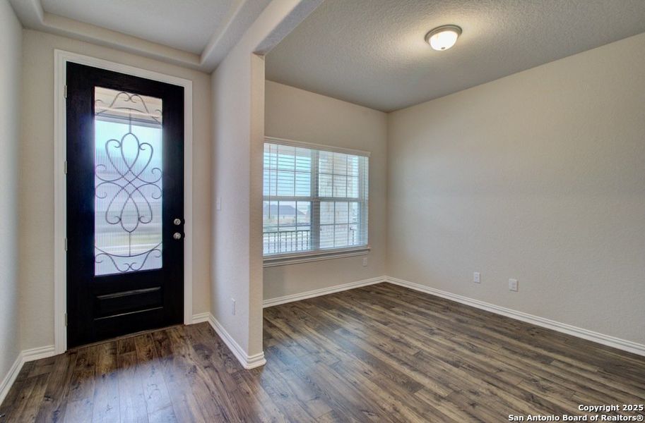 Spacious, unfurnished interior of a new home in Meyer Ranch - Enclave, New Braunfels (Image 20).
