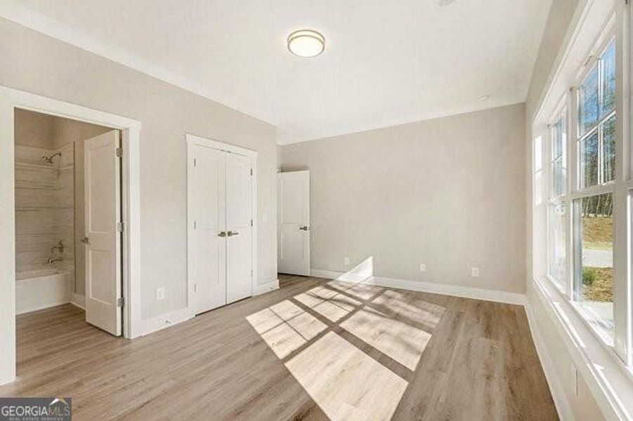 Spacious, unfurnished interior of a new home in , Clermont (Image 19).
