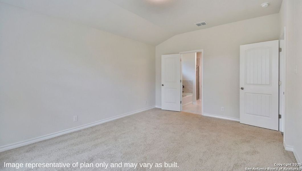 Spacious, unfurnished interior of a new home in Stonehill, San Antonio (Image 17).