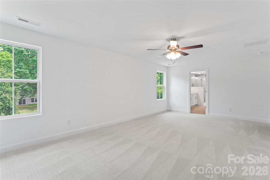 Spacious, unfurnished interior of a new home in , Harrisburg (Image 14).