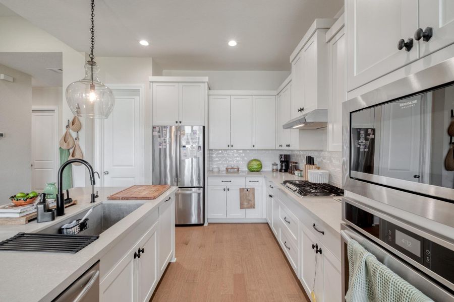 This layout ensures the chef is never to far from the conversations.